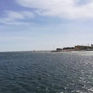 Charmant T2 à Avec Grande Terrasse Bandol